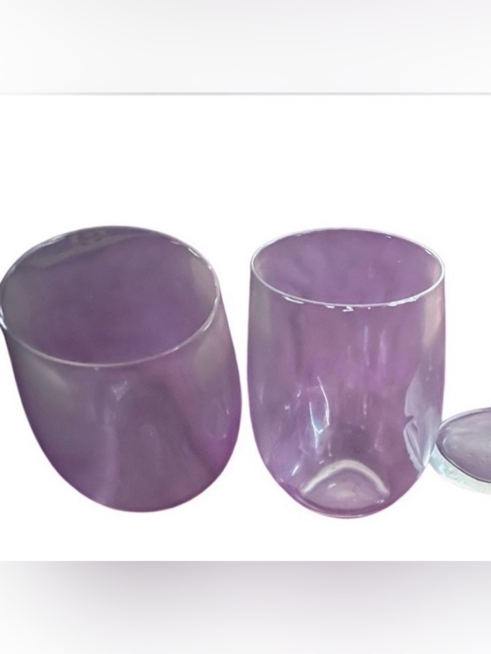 2 clear drinking glasses